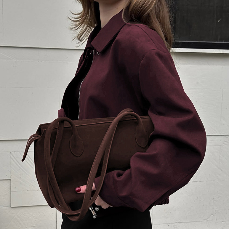 Herfst Winter 2025 Wijnrood Jo - Street Fashion Fall 2025 recensie en prijs